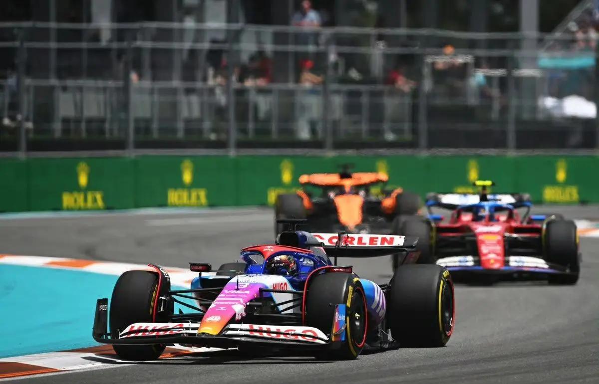 红牛二队绝杀阿斯顿马丁，塞恩斯带队取胜的简单介绍