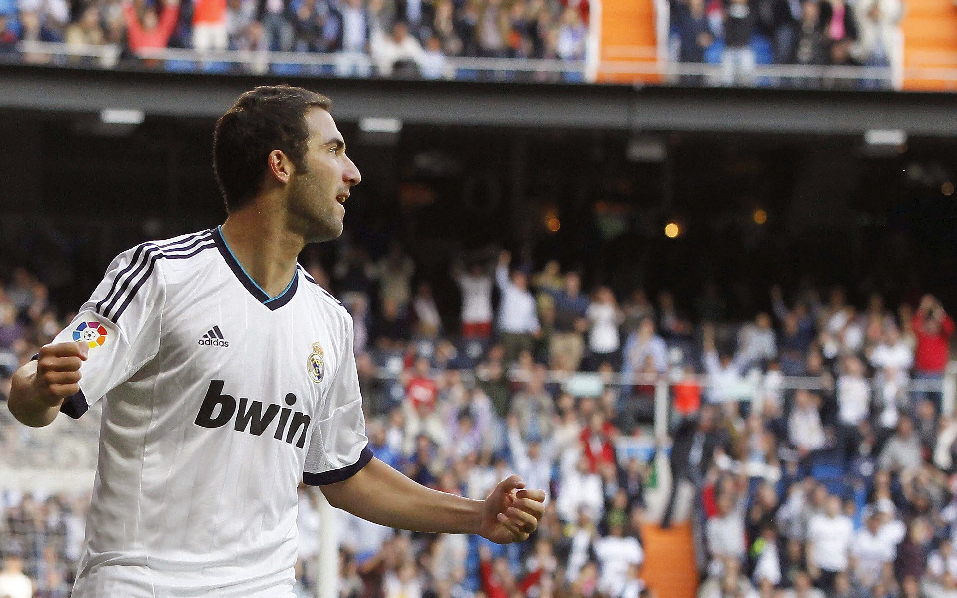 灰熊淘汰魔术之夜，字母哥在另一个战场完成加冕